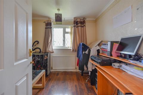 18 Brayford Close, Northampton, NN3 3LU