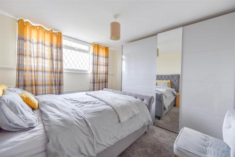 18 Brayford Close, Northampton, NN3 3LU