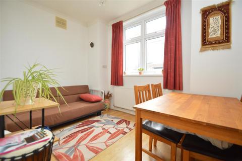2 bedroom flat for sale, Christchurch Road, Ilford, IG1 4QY