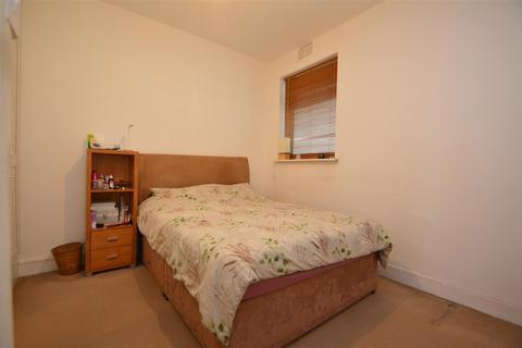 2 bedroom flat for sale, Christchurch Road, Ilford, IG1 4QY
