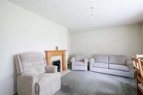 2 bedroom flat for sale, Portinscale Road, London