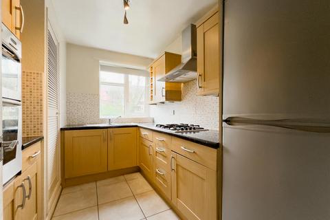 2 bedroom flat for sale, Portinscale Road, London