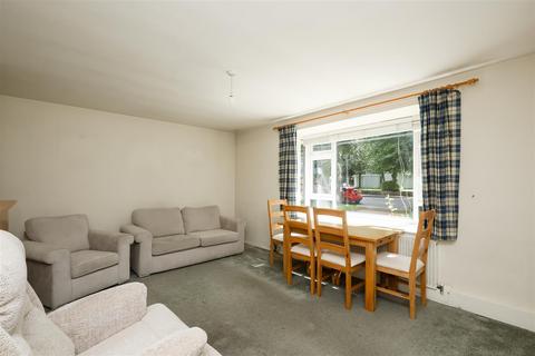 2 bedroom flat for sale, Portinscale Road, London