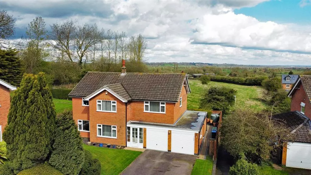 6 bedroom detached house for sale