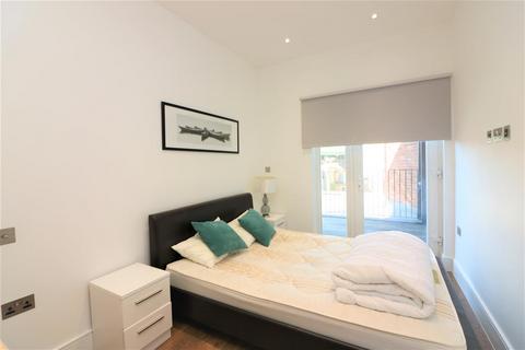1 bedroom apartment to rent, Commercial Road, London, E14