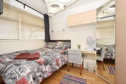 4 bedroom maisonette to rent, Old Church Road, Stepney, E1