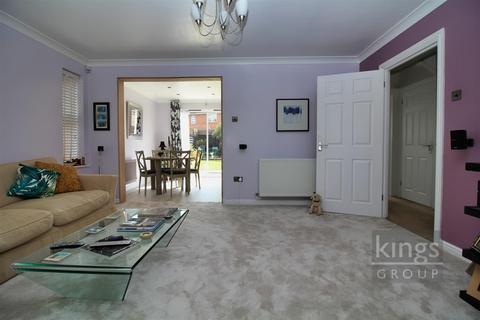 3 bedroom detached house for sale, Chelsea Gardens, Church Langley
