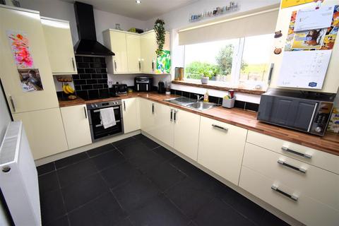 3 bedroom end of terrace house for sale, Snydale Close, Westhoughton, Bolton