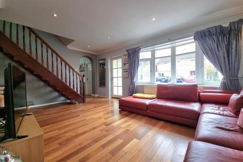 4 Lammas Close, Solihull, B92 8PA