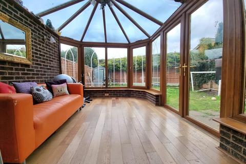 4 Lammas Close, Solihull, B92 8PA