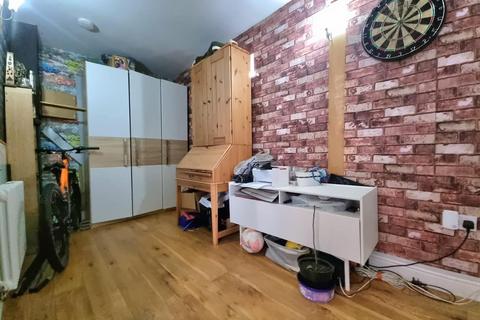 4 Lammas Close, Solihull, B92 8PA