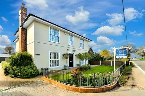 4 bedroom detached house for sale, The Heath, Tattingstone