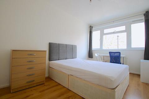 4 bedroom house share to rent, 17 Cottage Street, London E14