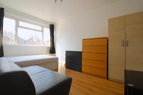 4 bedroom house share to rent, Cottage Street, London E14