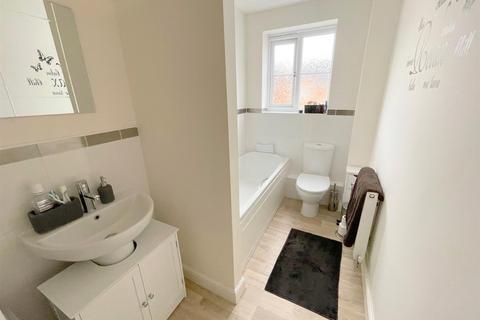 70 Clover Grove, Leekbrook, Leek, ST13 7AS