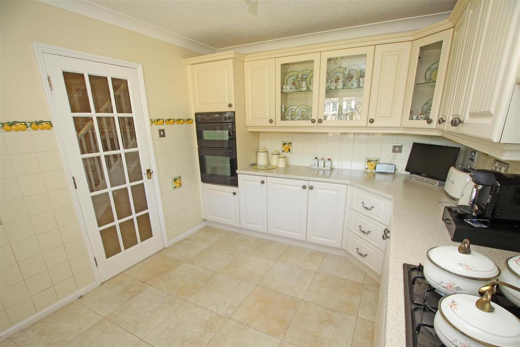 Kitchen c.jpg