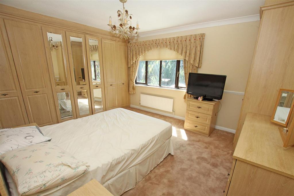 Bedroom 1a.jpg