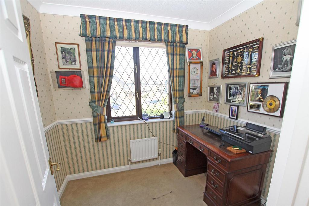 Bedroom 4.jpg