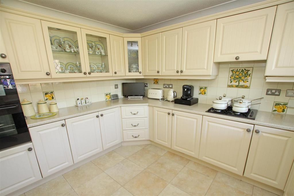 Kitchen b.jpg