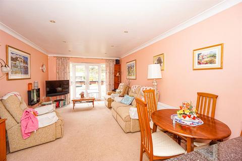 2 bedroom apartment for sale, Hollington Park Road, St. Leonards-On-Sea