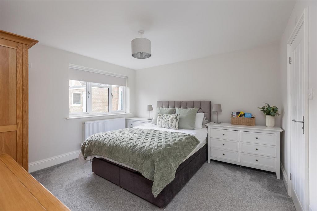 Farmanby Close 61 Bedroom 1-1.jpg