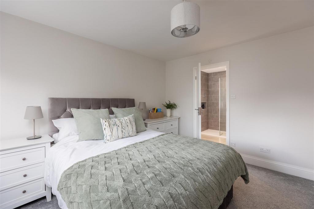 Farmanby Close 61 Bedroom 1-3.jpg