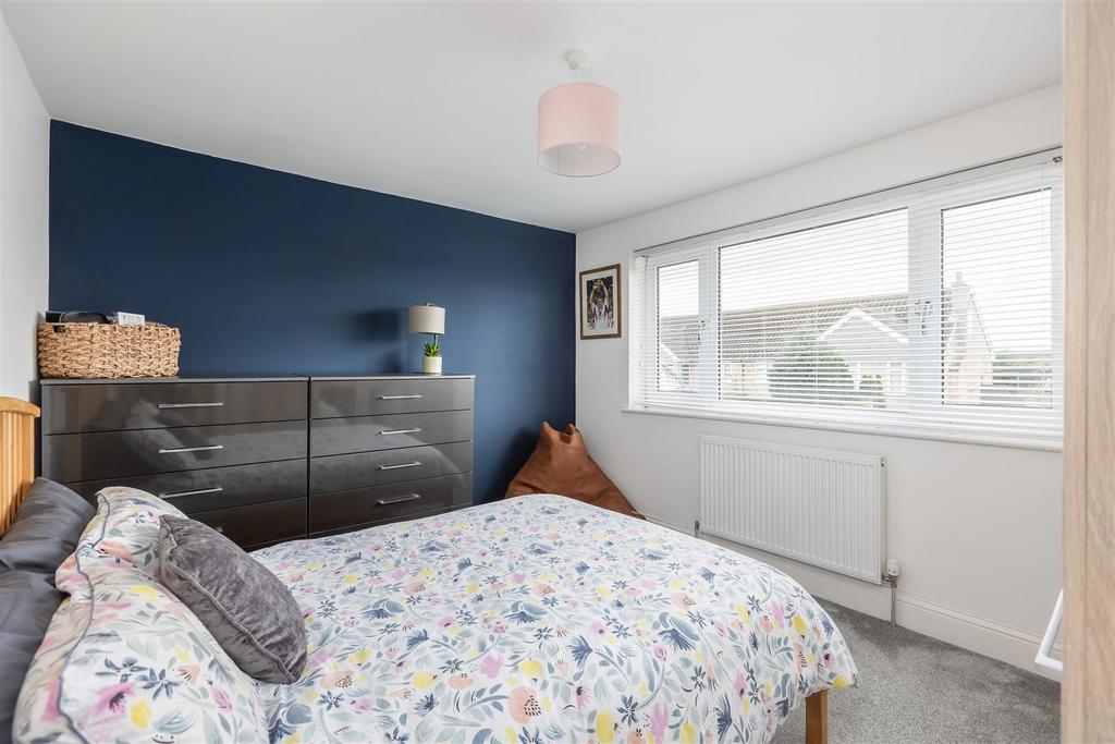 Farmanby Close 61 Bedroom 2-1.jpg