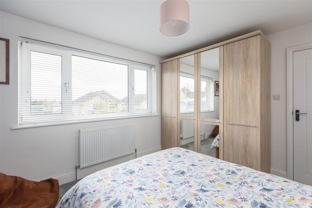 Farmanby Close 61 Bedroom 2-2.jpg