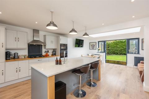 61 Farmanby Close, Thornton-le-dale, Pickering, YO18 7TE