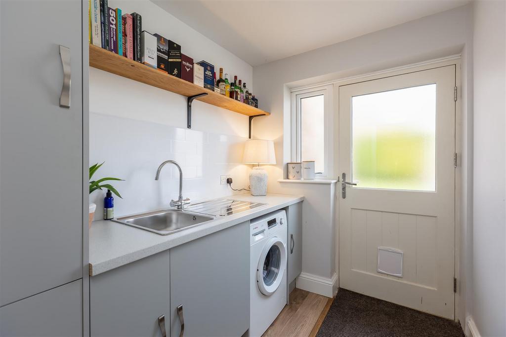 Farmanby Close 61 Utility Room.jpg