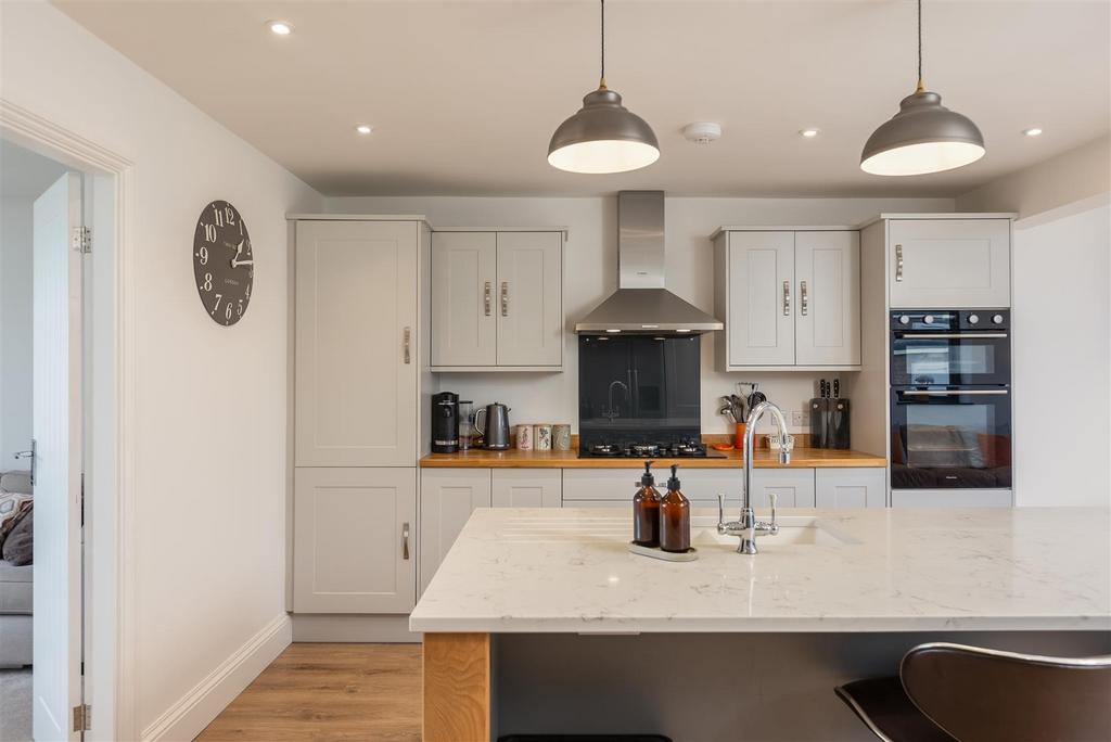 Farmanby Close 61 Kitchen-4.jpg
