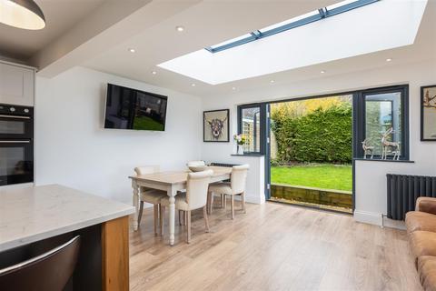 61 Farmanby Close, Thornton-le-dale, Pickering, YO18 7TE