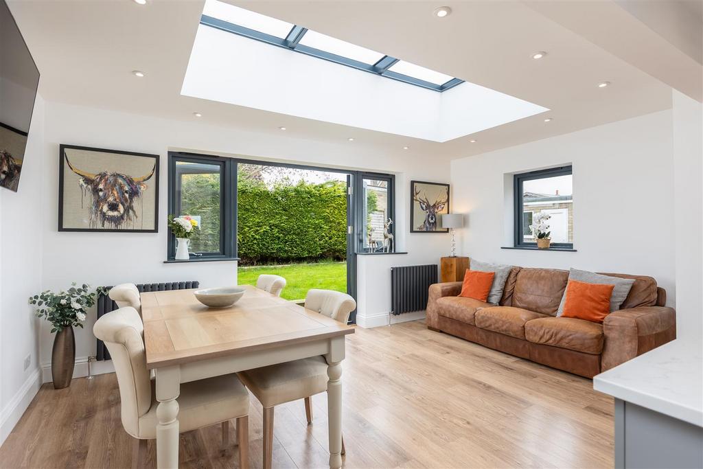 Farmanby Close 61 Kitchen-1.jpg