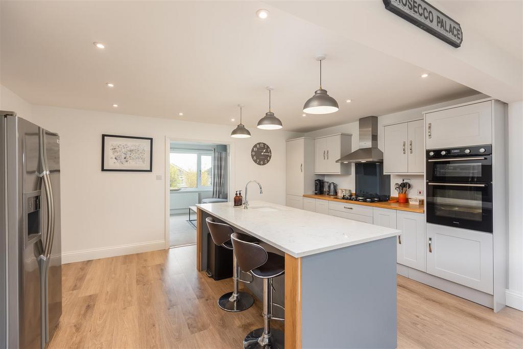 Farmanby Close 61 Kitchen-5.jpg