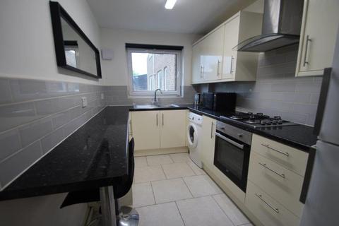 2 bedroom flat to rent, Lyndhurst Court, Stoneygate, Leicester