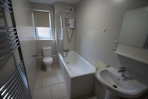 2 bedroom flat to rent, Lyndhurst Court, Stoneygate, Leicester