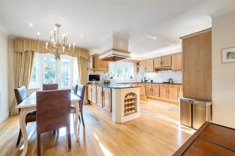 5 bedroom detached house for sale, Hamilton Place, Kingswood