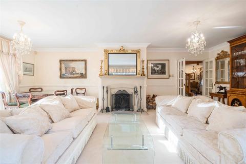 4 Hamilton Place, Kingswood, Tadworth, KT20 6PU