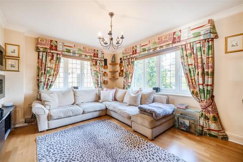 4 Hamilton Place, Kingswood, Tadworth, KT20 6PU