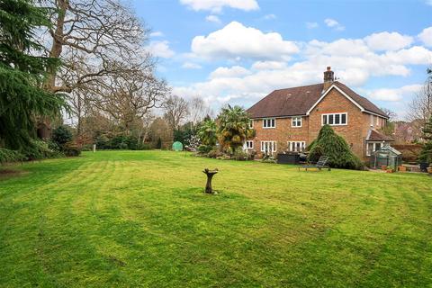 4 Hamilton Place, Kingswood, Tadworth, KT20 6PU