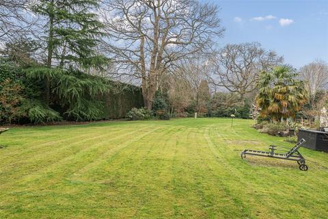 4 Hamilton Place, Kingswood, Tadworth, KT20 6PU
