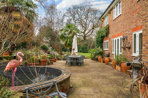 4 Hamilton Place, Kingswood, Tadworth, KT20 6PU