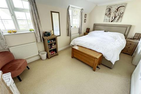 3 bedroom semi-detached house for sale, Waterford Gardens, Littlehampton BN17