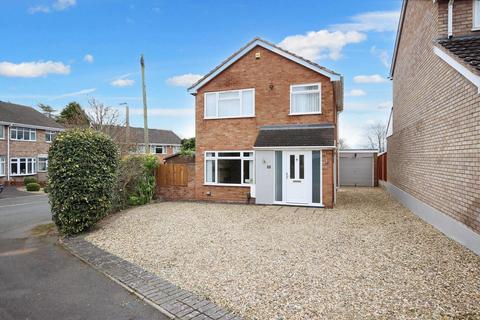 3 bedroom detached house to rent, Carlyle Avenue, Kidderminster