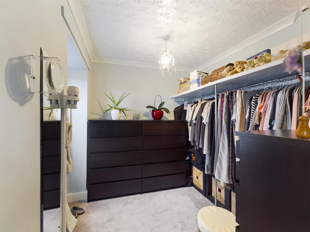 Dressing Room / Bed 5