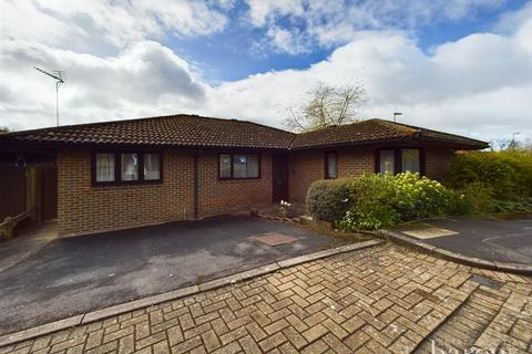 2 bedroom detached bungalow for sale, Brickfields Close, Basingstoke RG24