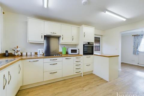 2 bedroom detached bungalow for sale, Brickfields Close, Basingstoke RG24