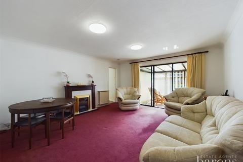 31 Brickfields Close, Lychpit, Basingstoke, RG24 8UX