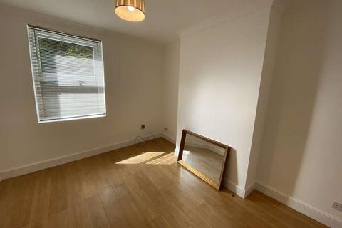2 bedroom terraced house to rent, Hawthorn Terr, Ws, SK9 5EP