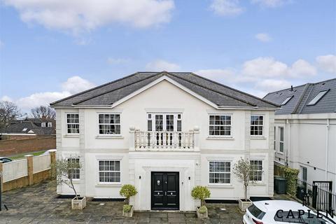 7 bedroom detached house to rent, Manor Road, Chigwell
